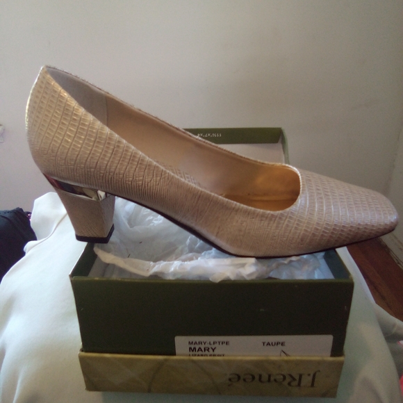 J.Renee Shoes - J. Renee lizard print Mary shoes size 8M